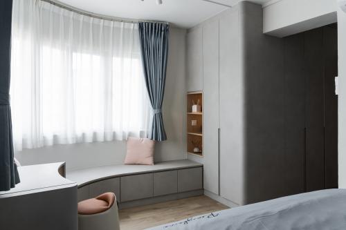 Contemporary Bedroom at Jalan Bukit Merah