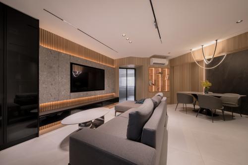 Contemporary Living Room at Resale 4 Room HDB @ Bukit Purmei