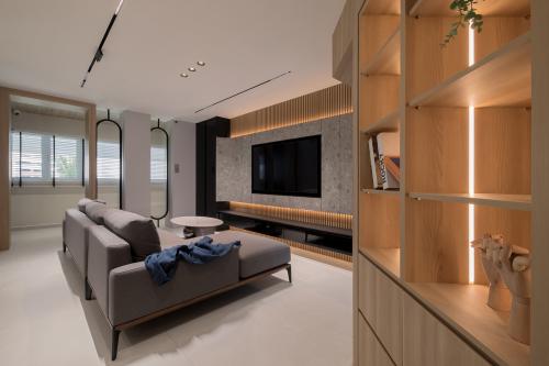 Contemporary Living Room at Resale 4 Room HDB @ Bukit Purmei