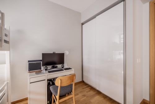 Minimalist Bedroom at 46 Mount Vernon