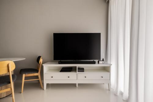 Minimalist Living Room at 46 Mount Vernon