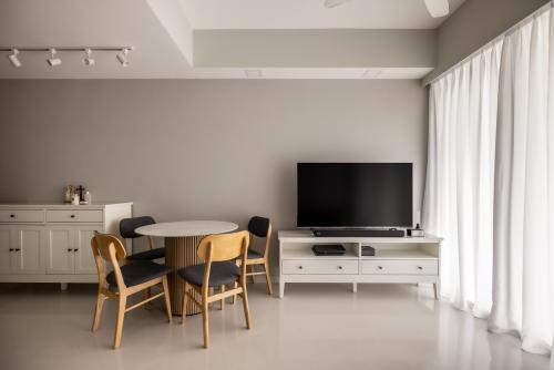 Minimalist Living Room at 46 Mount Vernon
