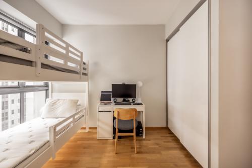 Minimalist Bedroom at 46 Mount Vernon