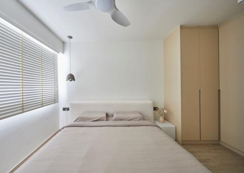 Minimalist Bedroom at 653A Punggol Drive