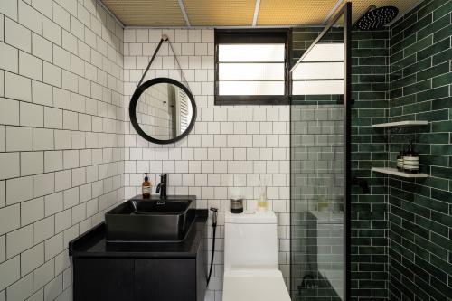 Modern Bathroom at 120A Edgedale Plain