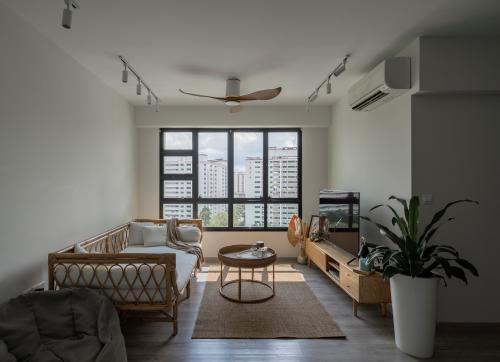 Modern Living Room at 120A Edgedale Plain