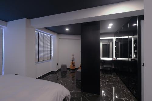 Contemporary Bedroom at 310A Punggol