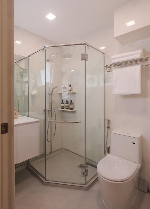 Scandinavian Bathroom at 114 Clementi