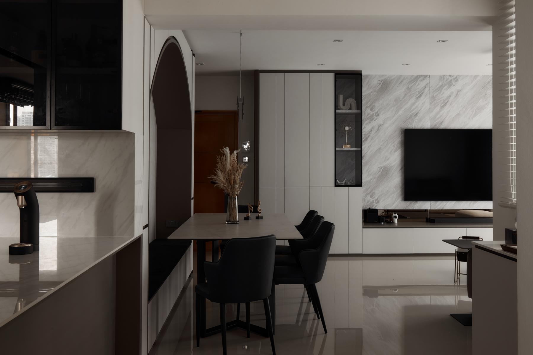 Contemporary Dining Room with Dining Table and Dining Chairs