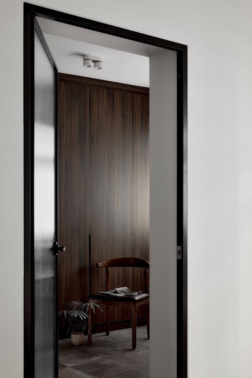 Modern Walk-in Wardrobe at Ubi Road (Block 358A)