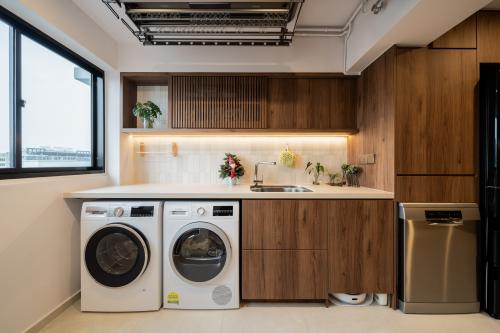Contemporary Kitchen at Choa Chu Kang