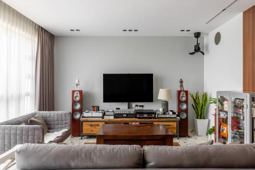 Minimalist Living Room at 639A Tampines street 62