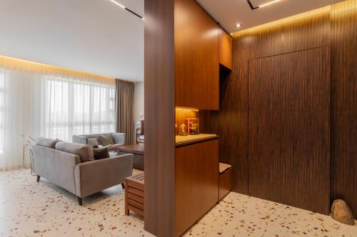 Minimalist Entryway at 639A Tampines street 62