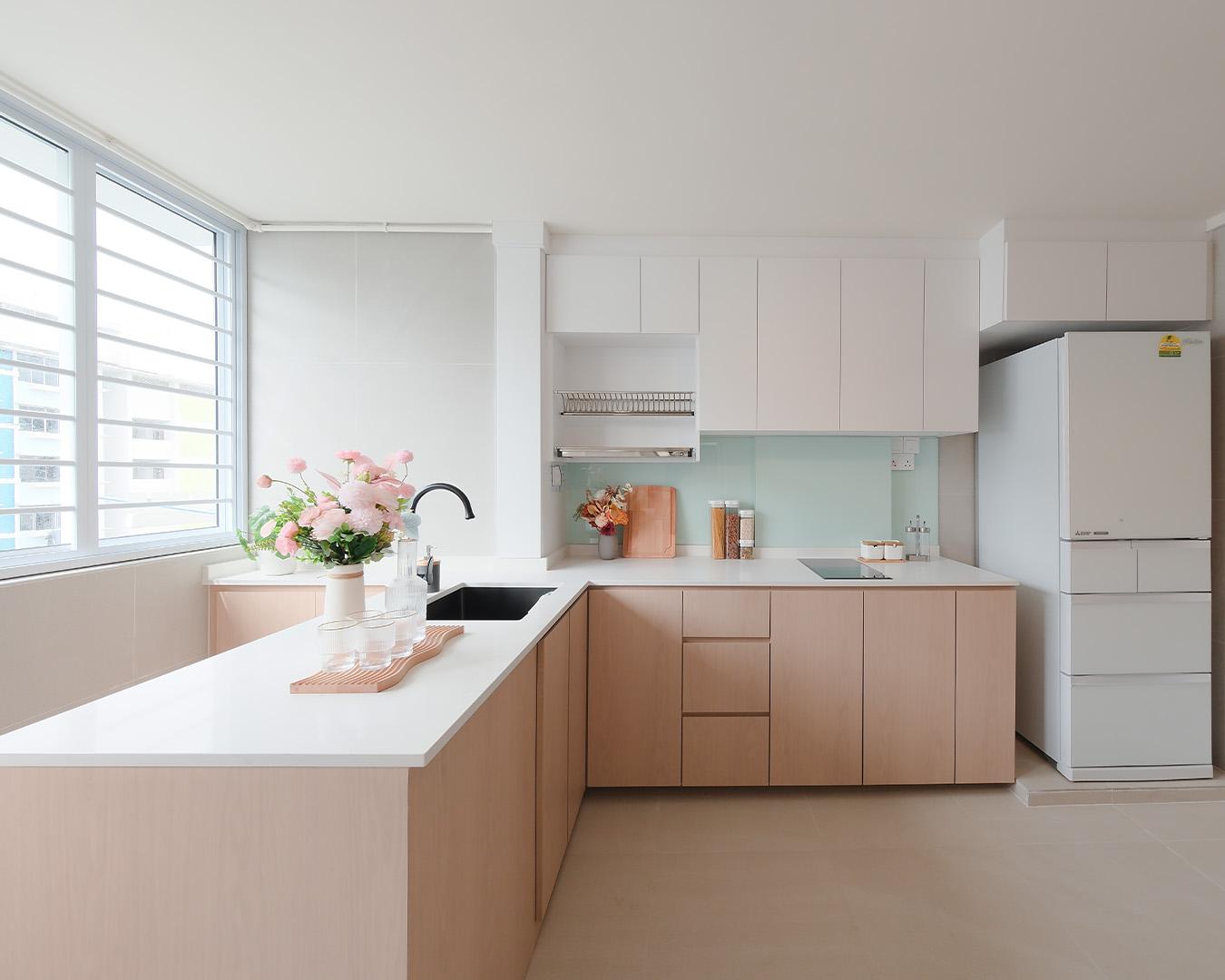 Scandinavian Kitchen with Vinyl Flooring and Homogeneous Tiles