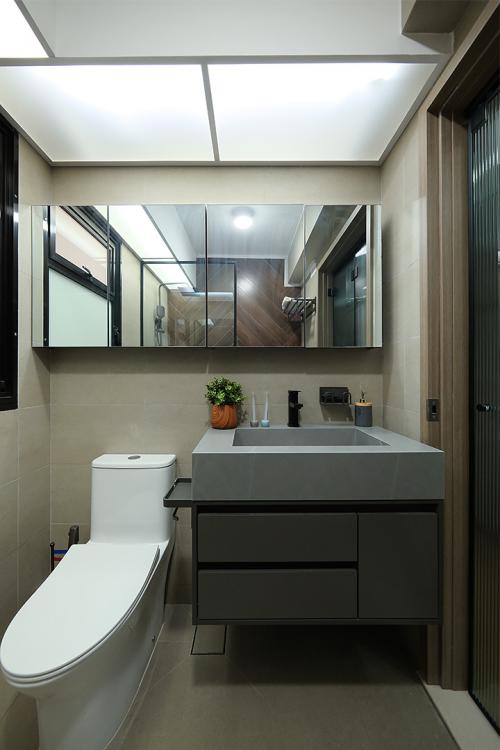 Minimalist Bathroom at 129A Plantation Cresent