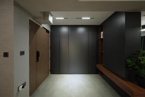 Minimalist Entryway at 129A Plantation Cresent