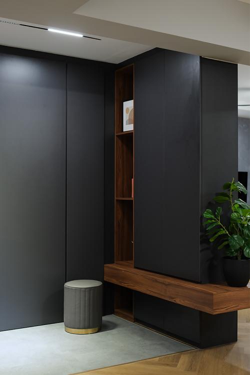 Minimalist Entryway at 129A Plantation Cresent