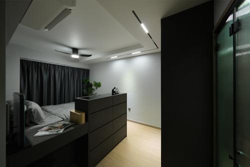 Minimalist Bedroom at 129A Plantation Cresent