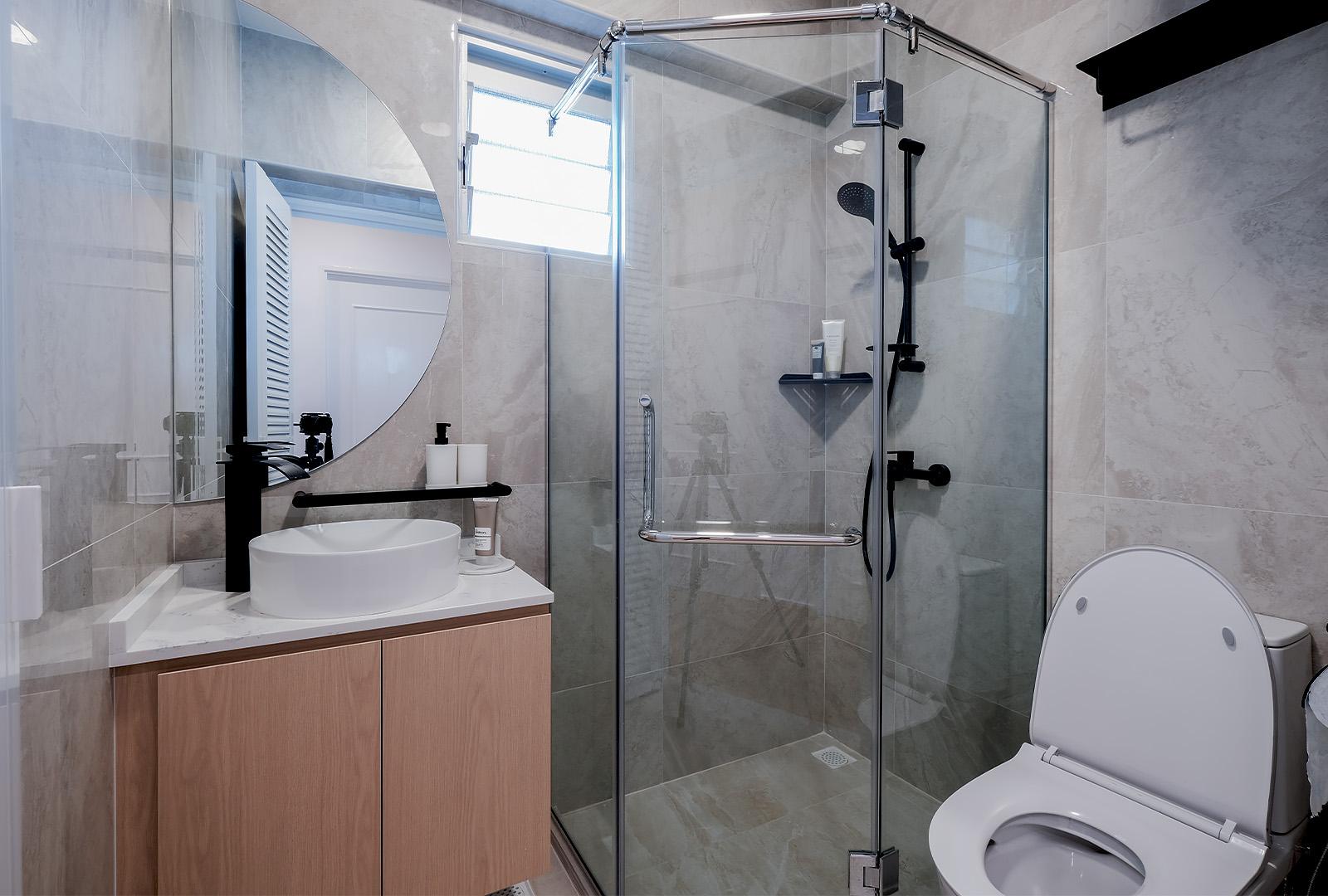 Minimalist Bathroom with Mirror and Bathtub