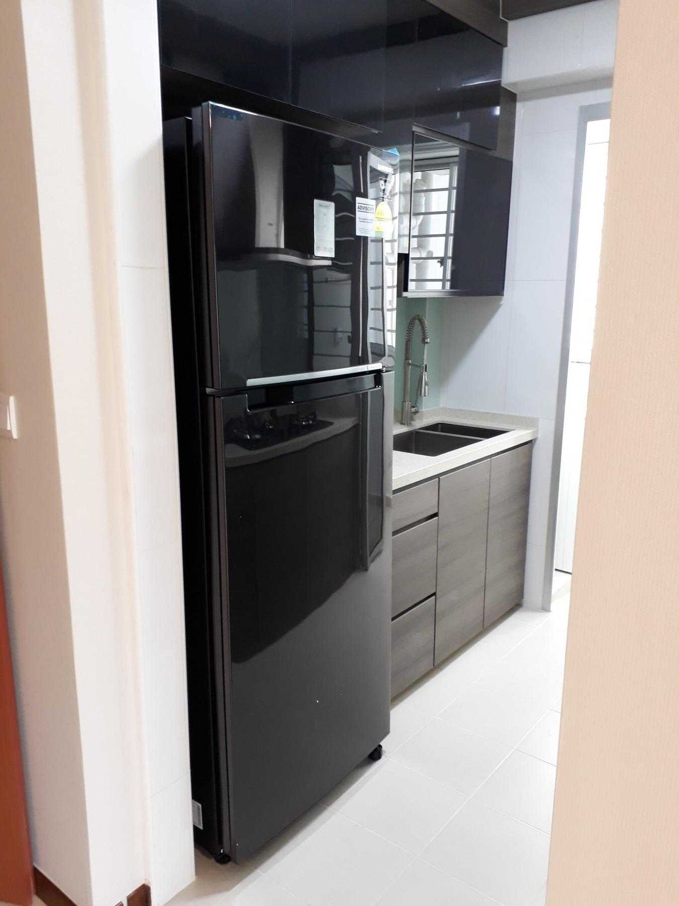 Contemporary Kitchen with Countertop and Homogeneous Tiles