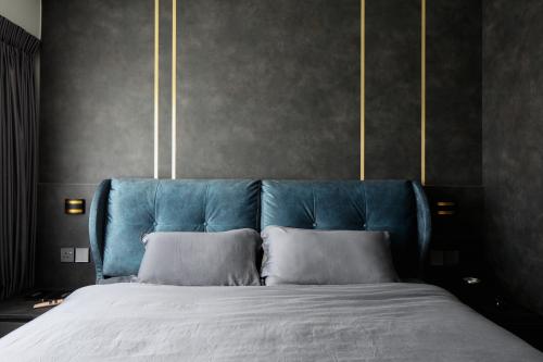 Modern Bedroom at 237A Boon Lay Dr