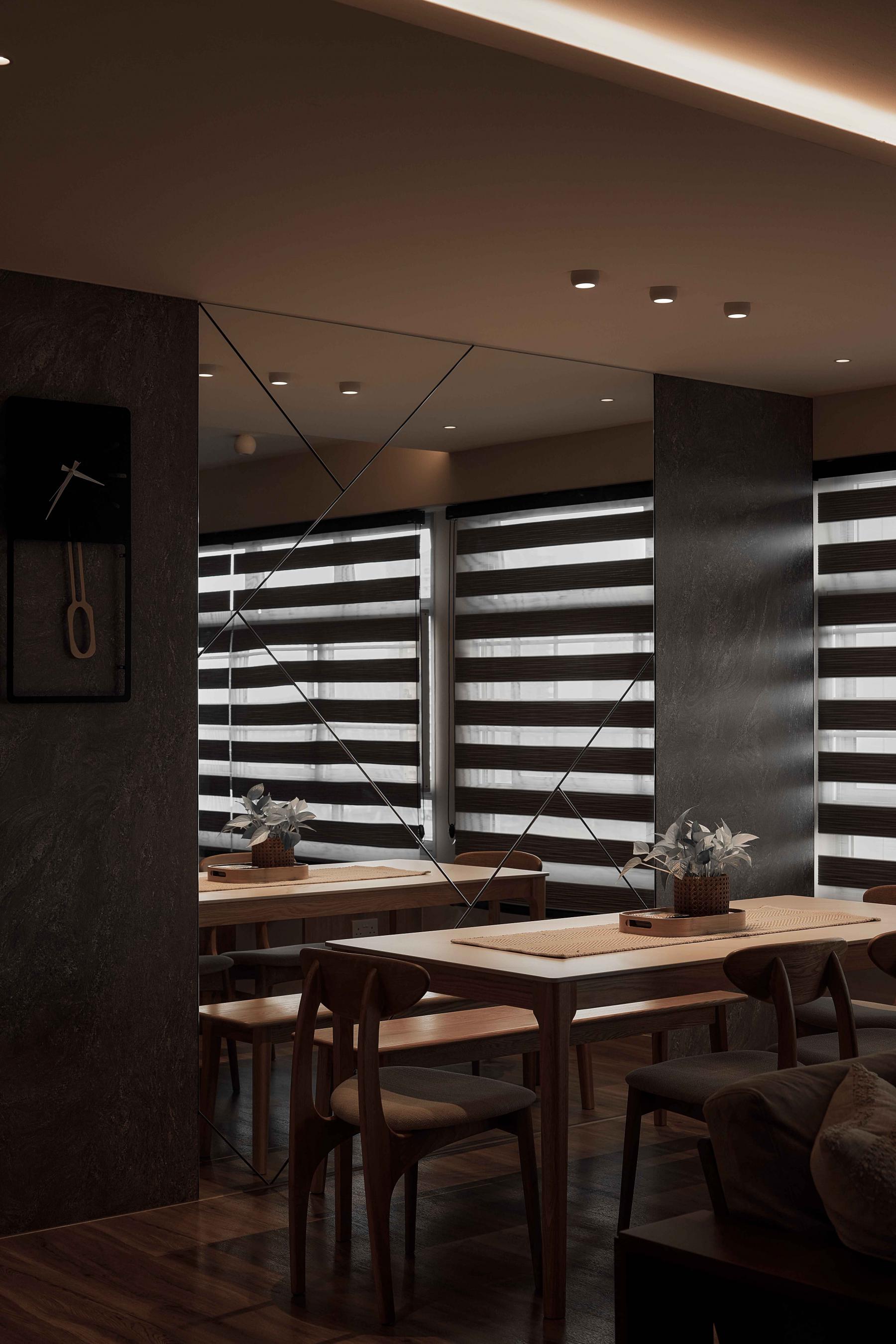Scandinavian Dining Room with Cove Lighting and Dining Table