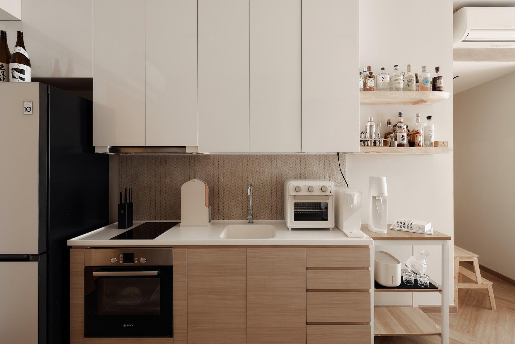 Modern Kitchen with Countertop and Open Kitchen