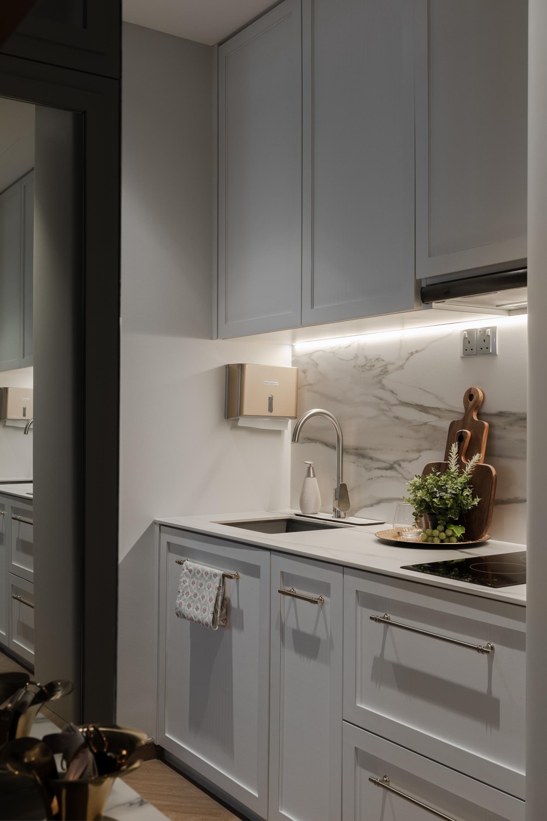 Modern Kitchen with Vinyl Flooring and Kitchen Accessories