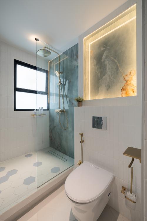 Modern Bathroom at Regency Park