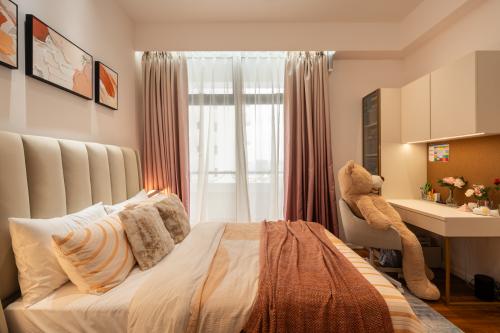 Modern Bedroom at Regency Park