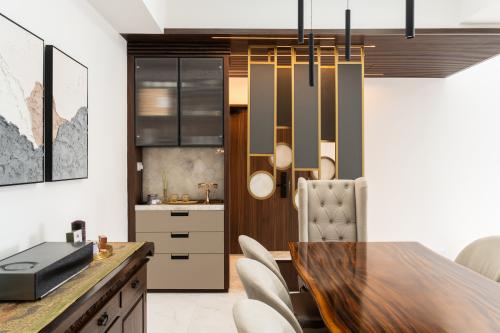 Modern Dining Room at Regency Park