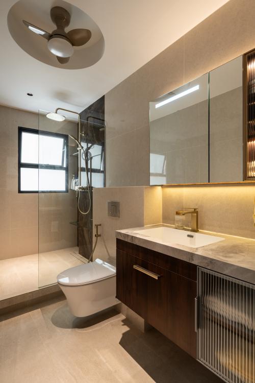 Modern Bathroom at Regency Park