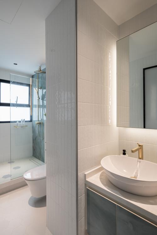 Modern Bathroom at Regency Park
