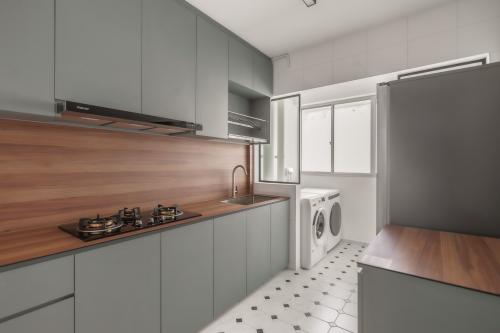 Modern Kitchen at 180B Rivervale Cresent