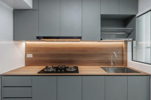 Modern Kitchen at 180B Rivervale Cresent