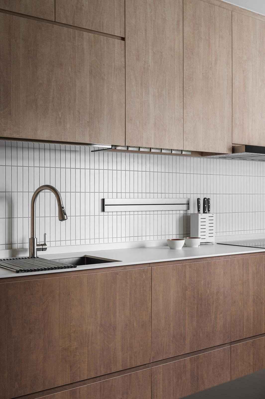 Modern Kitchen with Countertop and Kitchen Backsplash