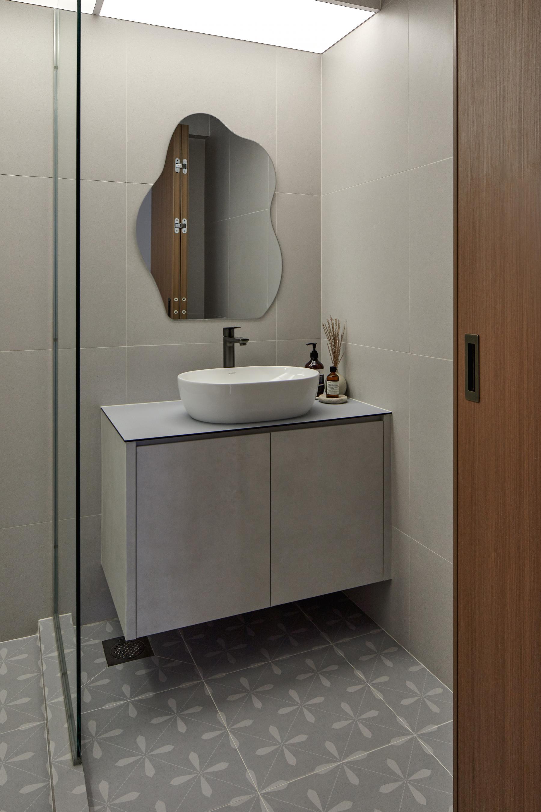 Scandinavian Bathroom with Countertop and Homogeneous Tiles