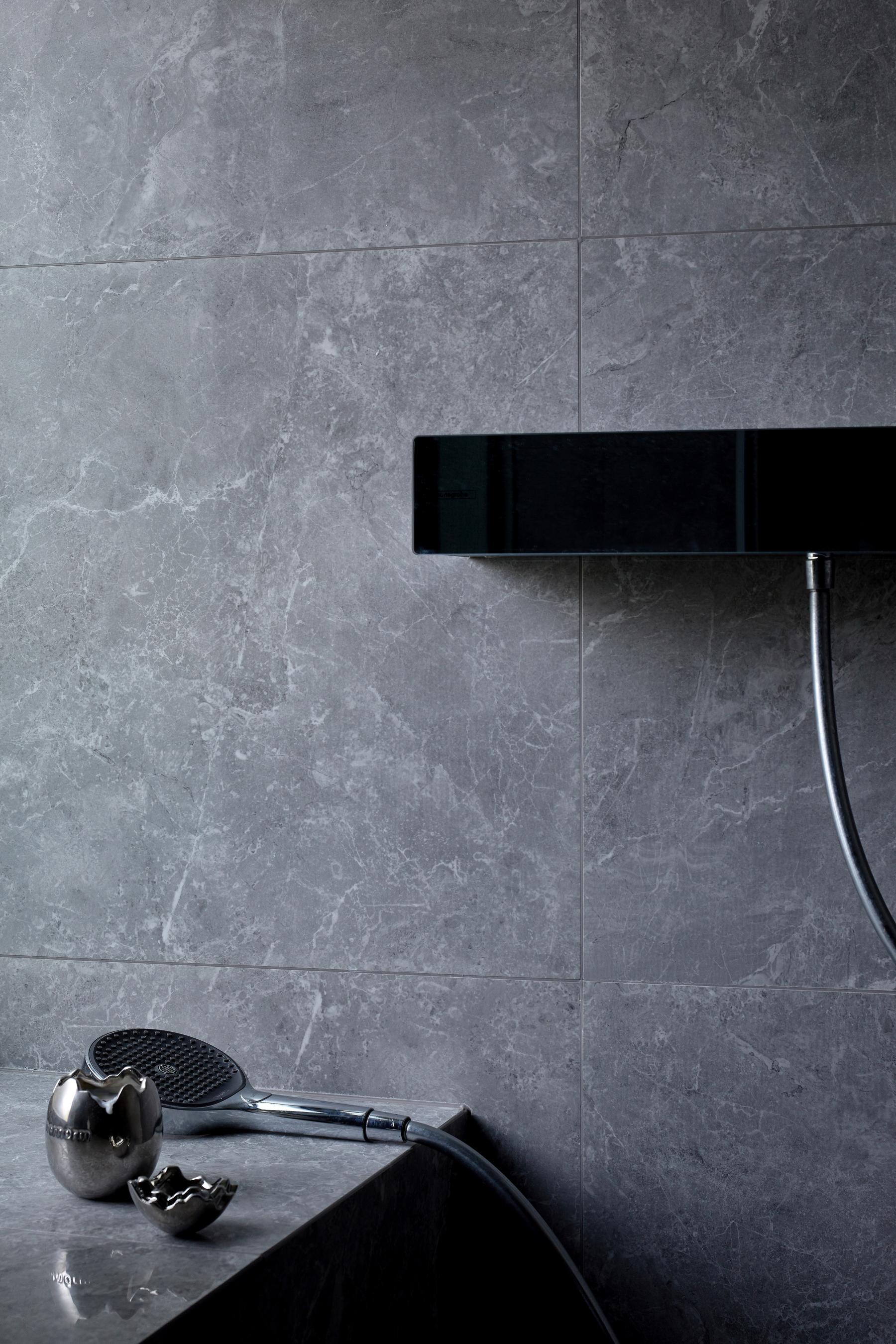 Modern Bathroom with Homogeneous Tiles and Bathroom Accessories