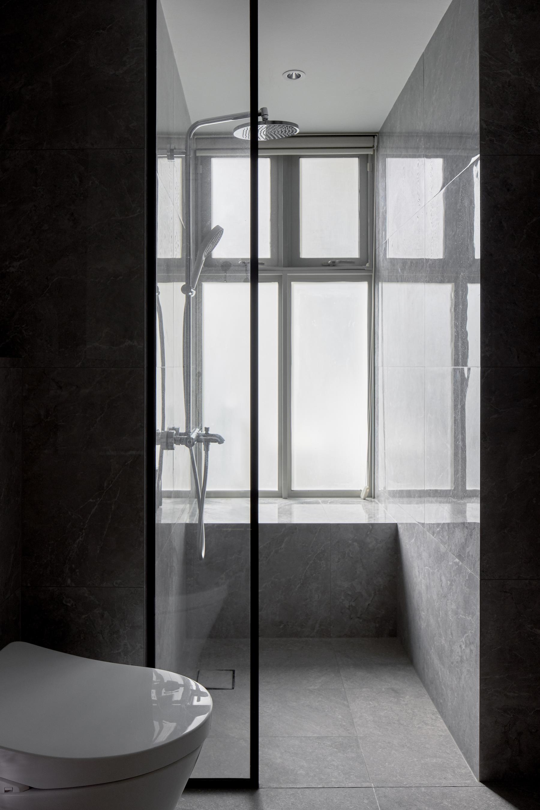 Modern Bathroom with Homogeneous Tiles and Shower Screen