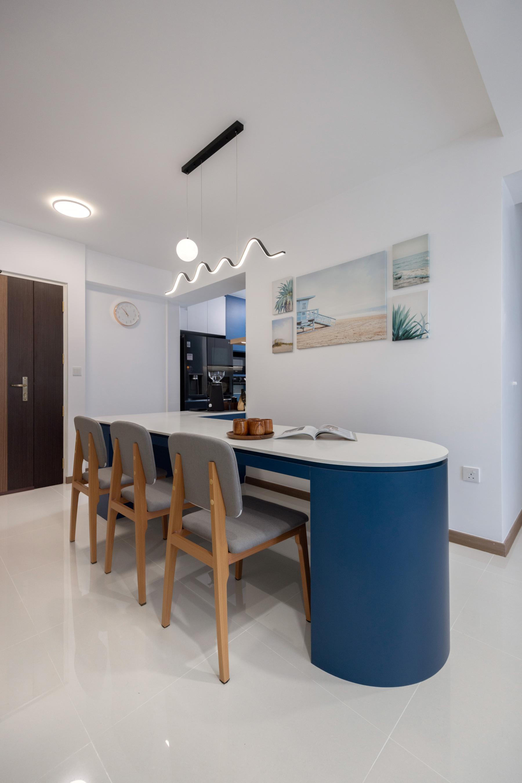 Modern Dining Room with Dining Table and Dining Chairs