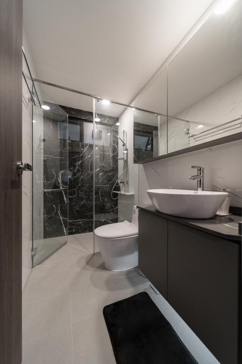 Contemporary Bathroom at Chiltern Park, 131 Serangoon Ave 3