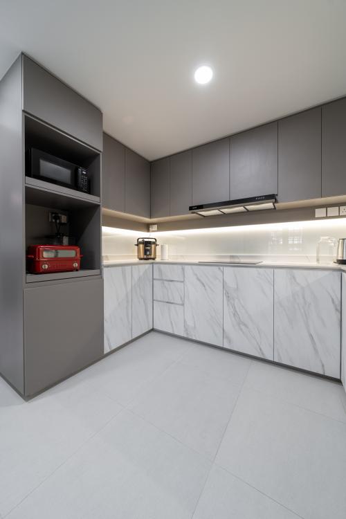 Contemporary Kitchen at Chiltern Park, 131 Serangoon Ave 3