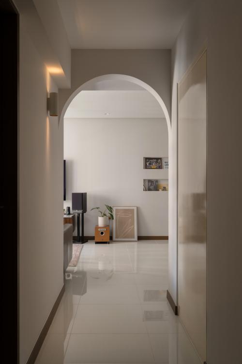 Vintage Entryway at 111C Plantation Crescent