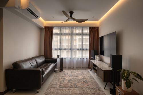 Vintage Living Room at 111C Plantation Crescent