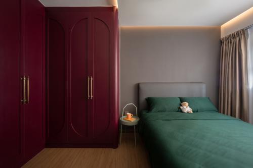 Vintage Bedroom at 111C Plantation Crescent