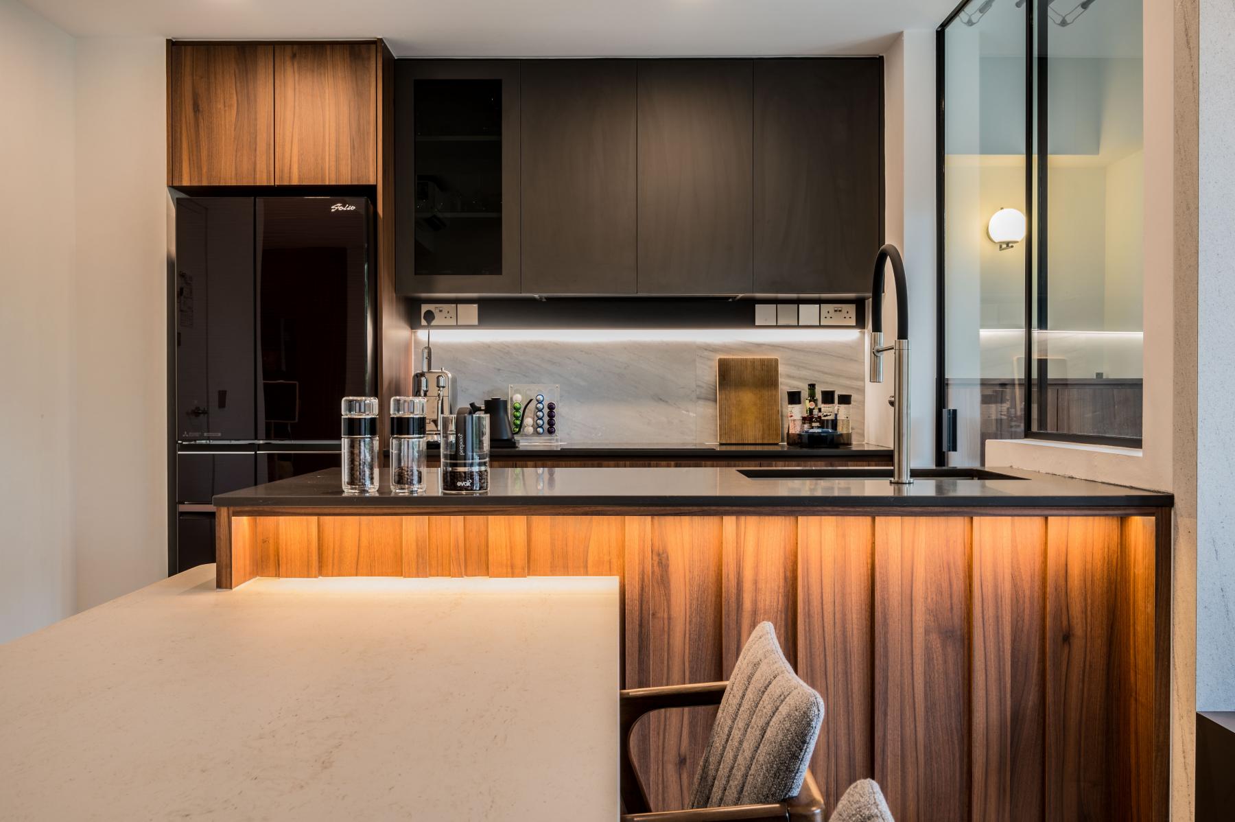 Transitional Kitchen with Countertop and Kitchen Backsplash