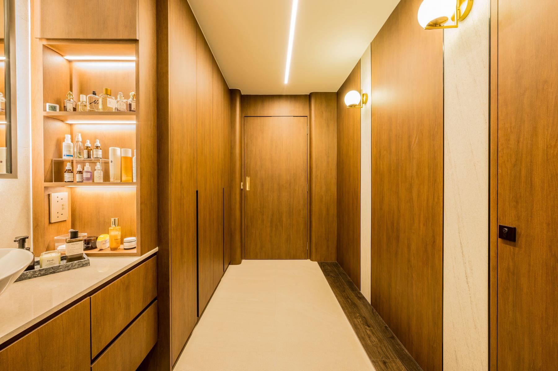 Transitional Walk-in Wardrobe with Wardrobe and Vanity Counter