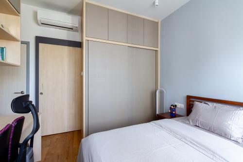 Modern Bedroom at Cairnhill Road