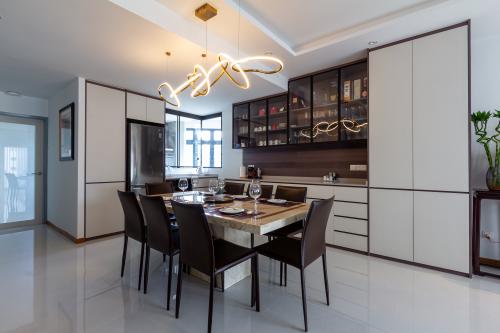 Modern Dining Room at Cairnhill Road