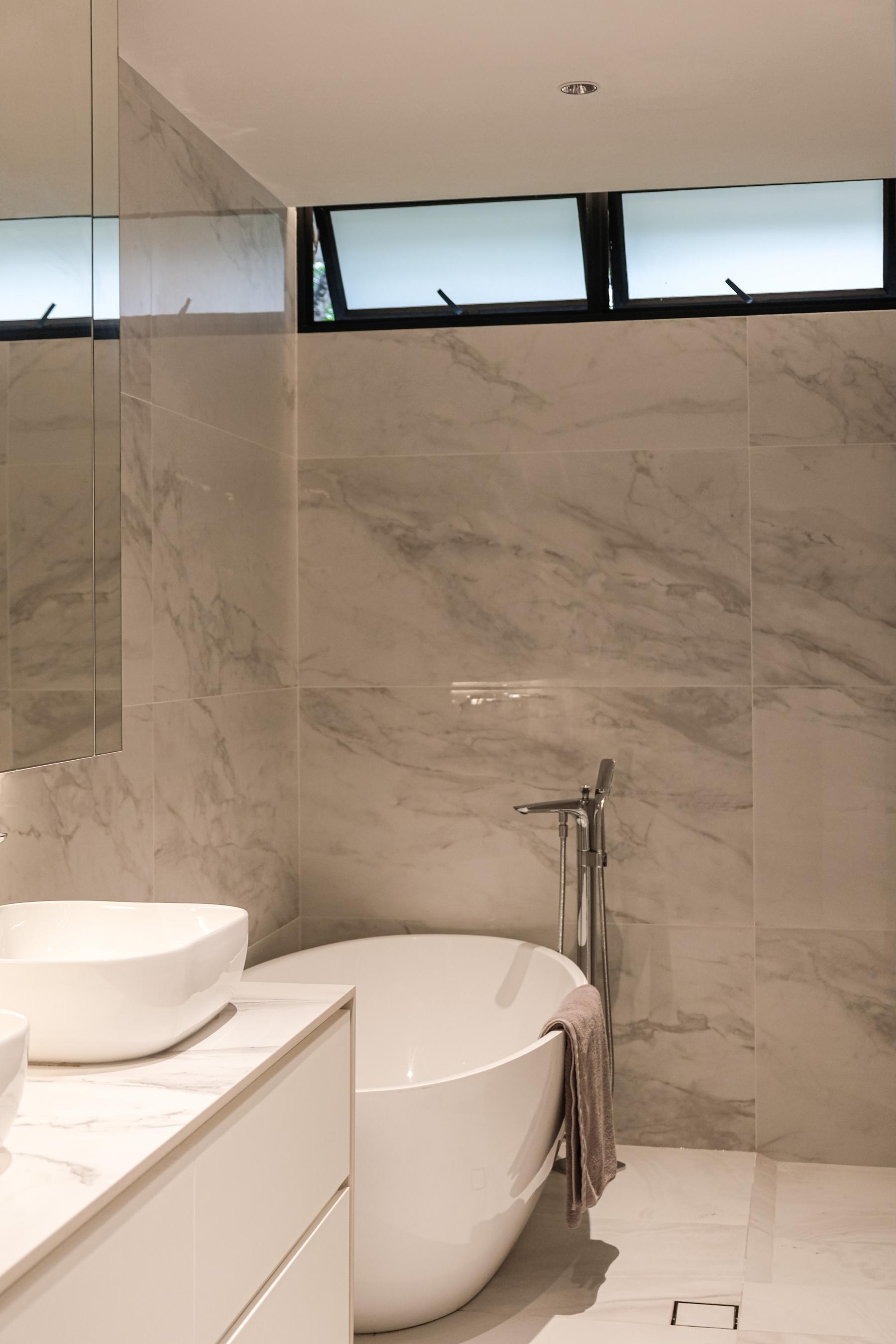 Modern Bathroom with Countertop and Marble Floor